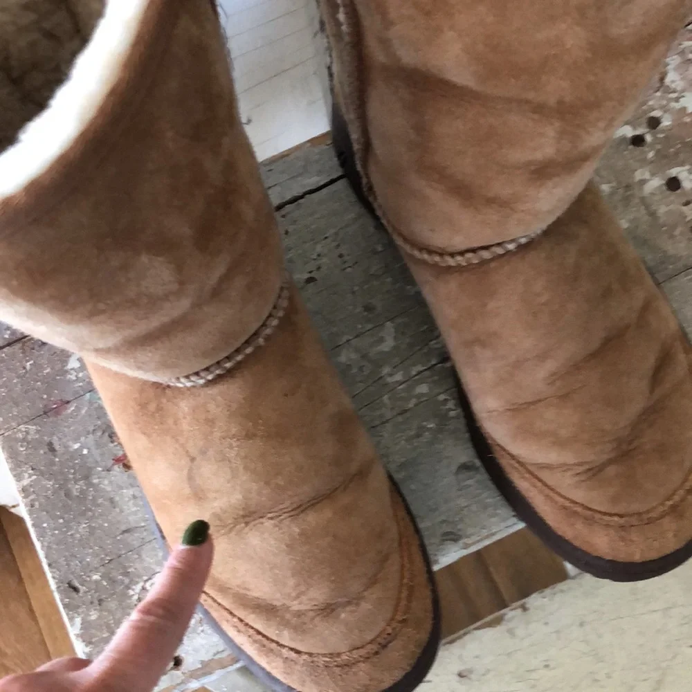 Classic Ugg Boots - Picture 6 of 8